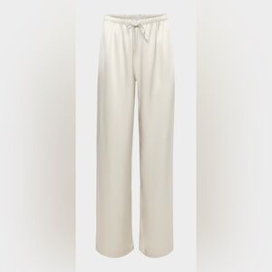 Aritzia Archer Satin Pant Matte Pearl Size 2XS, Never worn, tags not attached